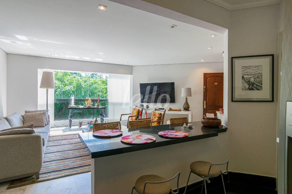 COZINHA de Apartamento para alugar, Padrão com 100 m², 2 quartos e 2 vagas em Vila Clementino - São Paulo