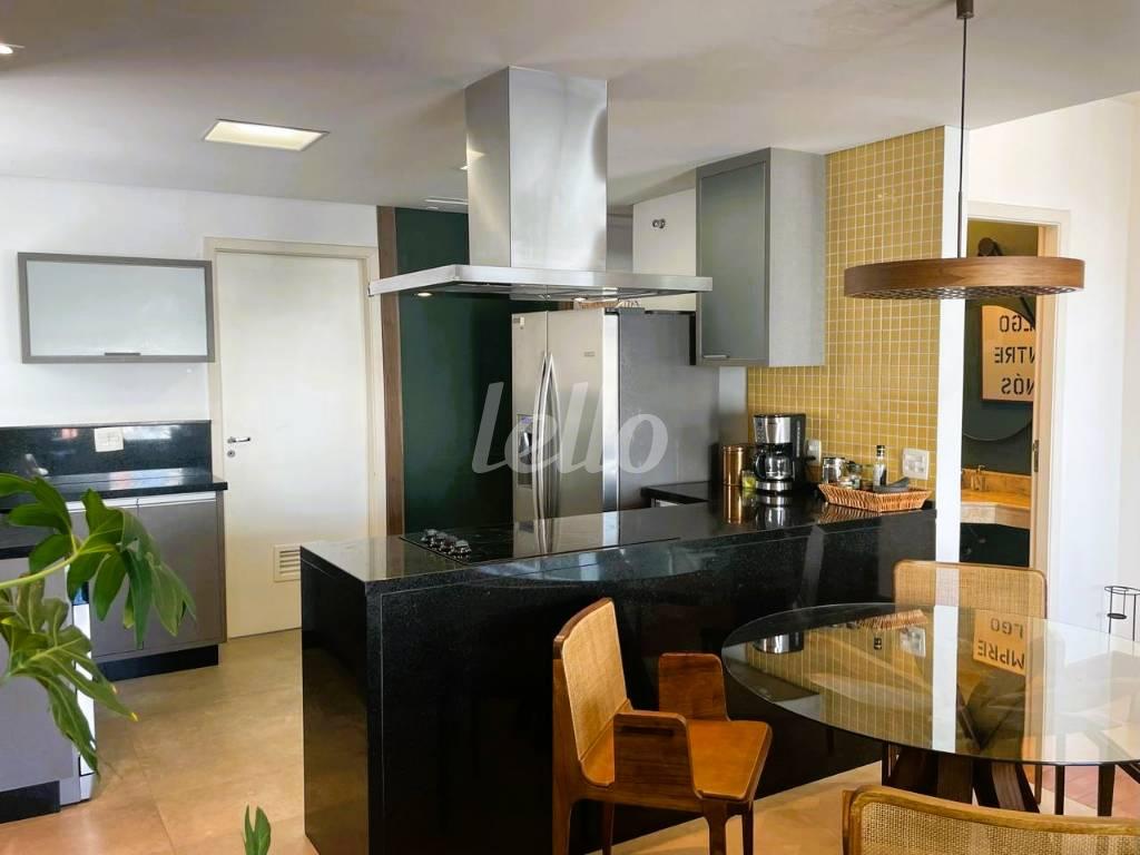 COZINHA de Apartamento para alugar, Padrão com 130 m², 2 quartos e 2 vagas em Pinheiros - São Paulo