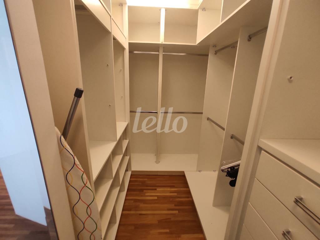 CLOSET de Apartamento para alugar, Padrão com 104 m², 1 quarto e 2 vagas em Vila Nova Conceição - São Paulo