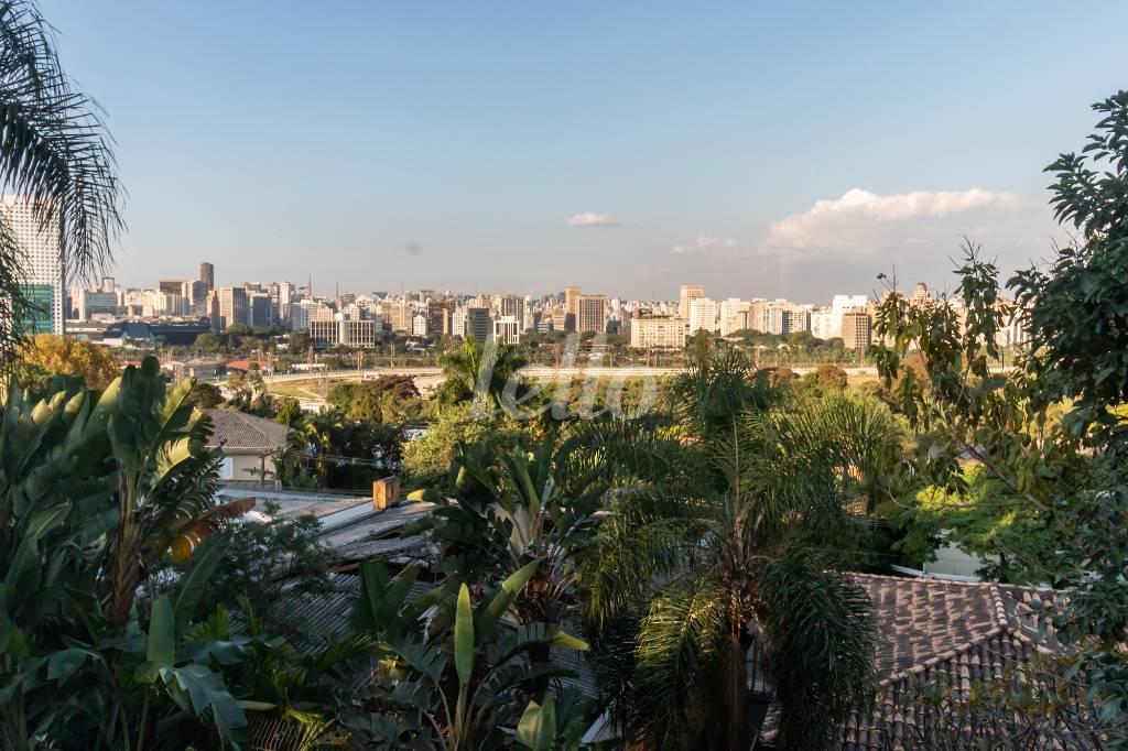 VISTA SUITE de Casa para alugar, de vila - térrea com 800 m², 8 quartos e 4 vagas em Jardim Guedala - São Paulo