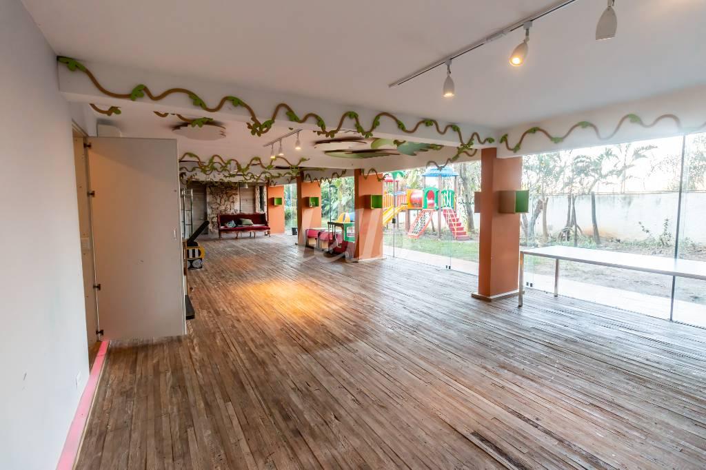 SALA INFANTIL de Casa para alugar, de vila - térrea com 800 m², 8 quartos e 4 vagas em Jardim Guedala - São Paulo