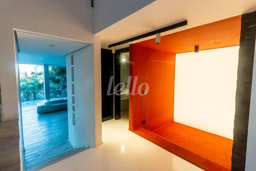 HALL DE ENTRADA de Casa para alugar, de vila - térrea com 800 m², 8 quartos e 4 vagas em Jardim Guedala - São Paulo