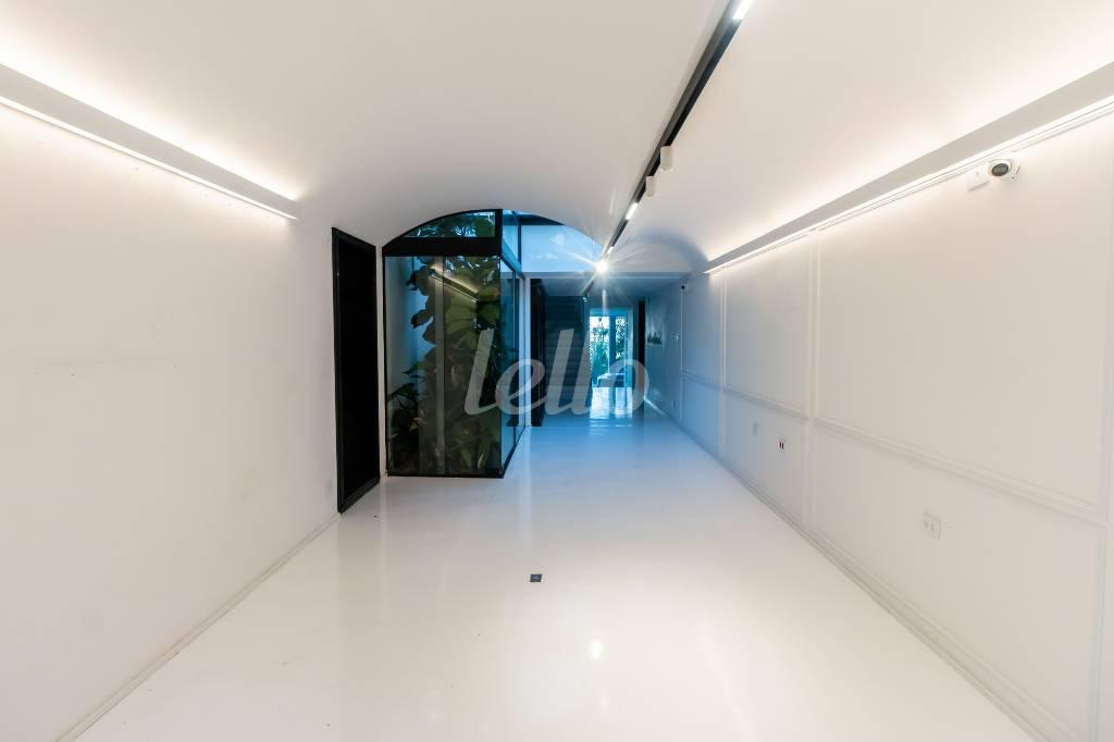 HALL DE ENTRADA de Casa para alugar, de vila - térrea com 800 m², 8 quartos e 4 vagas em Jardim Guedala - São Paulo