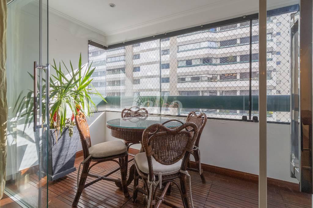 APTO-MOEMA-20 de Apartamento para alugar, Padrão com 147 m², 4 quartos e 2 vagas em Vila Uberabinha - São Paulo