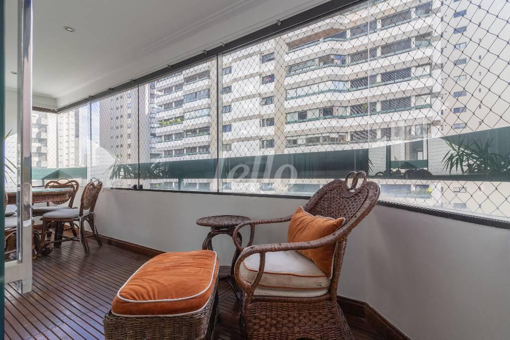 APTO-MOEMA-16 de Apartamento para alugar, Padrão com 147 m², 4 quartos e 2 vagas em Vila Uberabinha - São Paulo