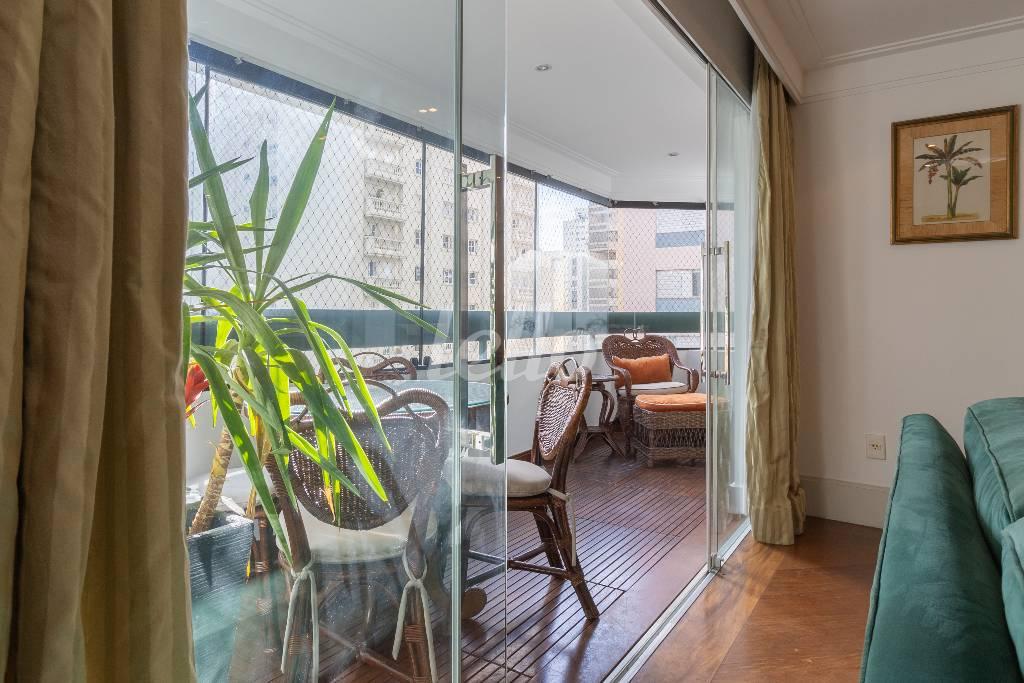 APTO-MOEMA-21 de Apartamento para alugar, Padrão com 147 m², 4 quartos e 2 vagas em Vila Uberabinha - São Paulo