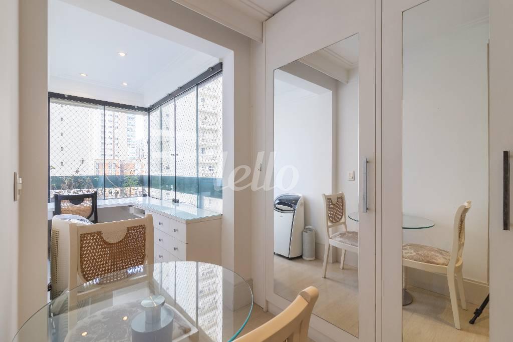 APTO-MOEMA-41 de Apartamento para alugar, Padrão com 147 m², 4 quartos e 2 vagas em Vila Uberabinha - São Paulo