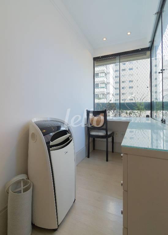 APTO-MOEMA-48 de Apartamento para alugar, Padrão com 147 m², 4 quartos e 2 vagas em Vila Uberabinha - São Paulo