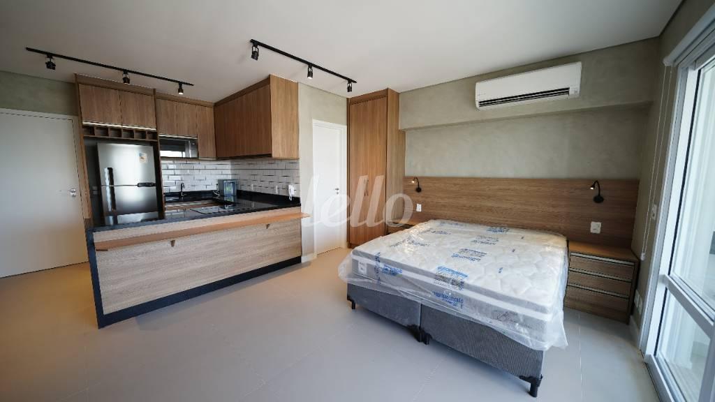 DORMITÓRIO de Apartamento à venda, Studio com 42 m², 1 quarto e 1 vaga em Campo Belo - São Paulo