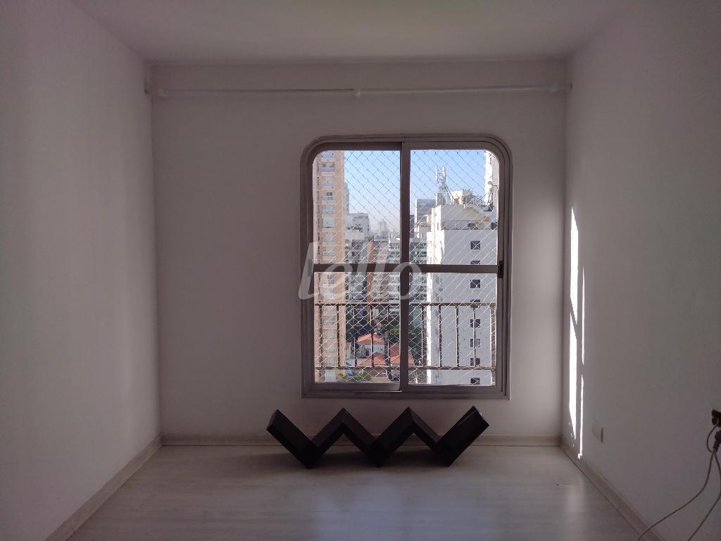 SALA 2 AMBIENTES de Apartamento para alugar, Padrão com 47 m², 1 quarto e 1 vaga em Indianópolis - São Paulo