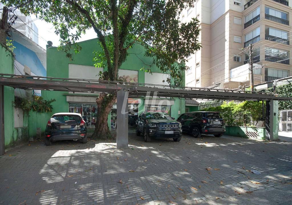 GARAGEM de Casa para alugar, sobrado com 426 m², 6 quartos e 4 vagas em Perdizes - São Paulo