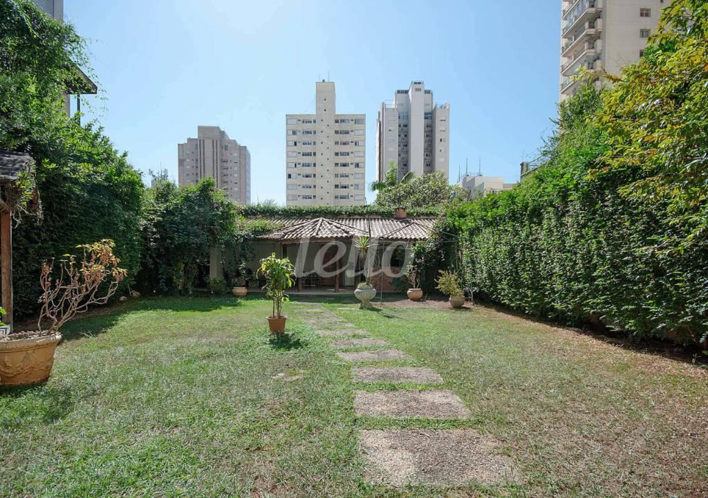 ÁREA EXTERNA de Casa para alugar, sobrado com 426 m², 6 quartos e 4 vagas em Perdizes - São Paulo