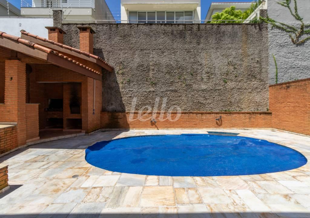 PISCINA de Casa para alugar, sobrado com 376 m², e 6 vagas em Jardim Das Bandeiras - São Paulo
