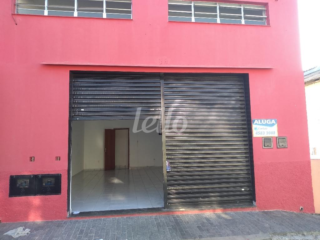 SALÃO de Salão para alugar, Padrão com 52 m², e em Vila M Genoveva - Jundiaí