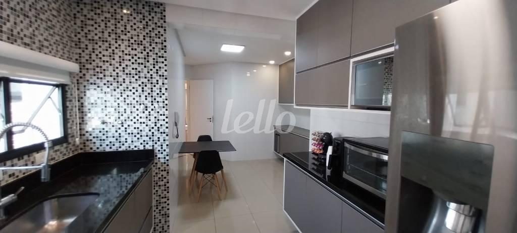 COZINHA de Apartamento para alugar, Padrão com 175 m², 3 quartos e 3 vagas em Vila Regente Feijó - São Paulo