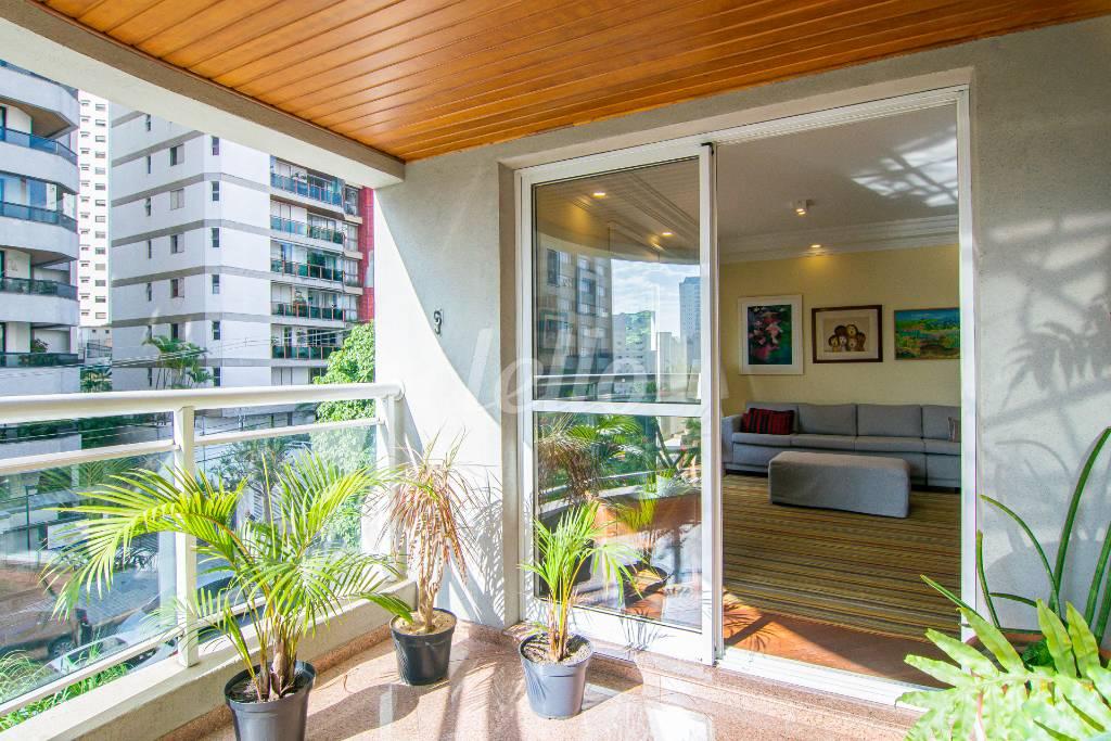 VARANDA de Apartamento à venda, Padrão com 105 m², 3 quartos e 3 vagas em Perdizes - São Paulo