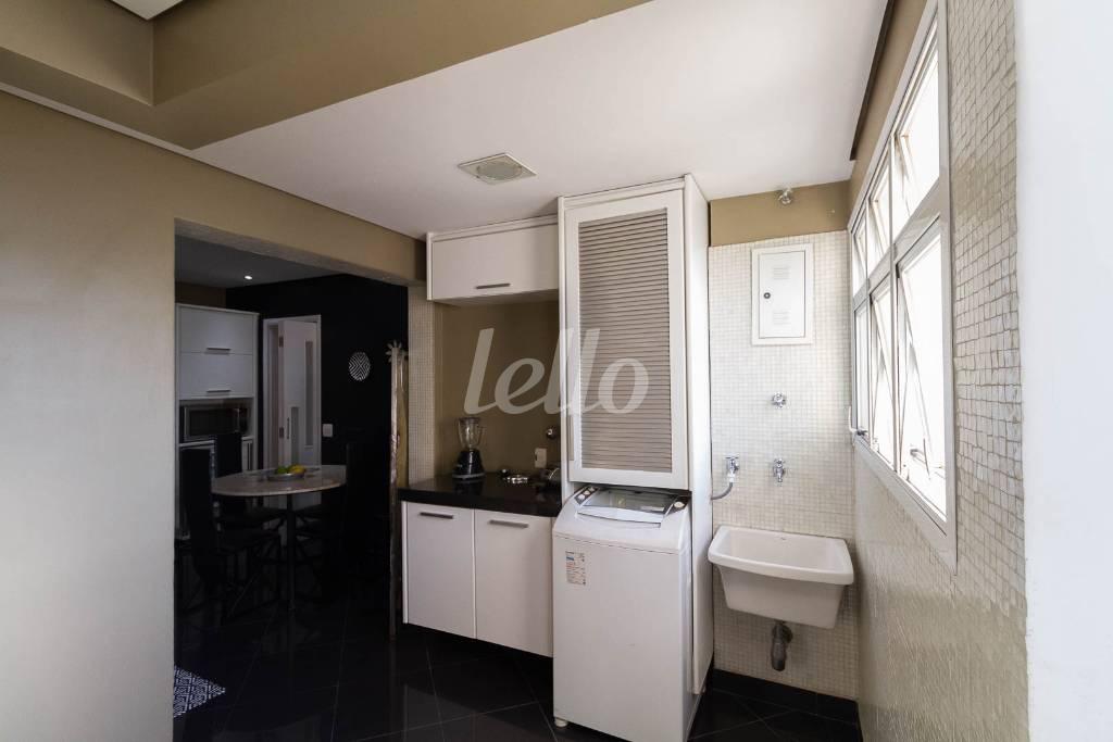 AREA DE SERVIÇO de Apartamento para alugar, Padrão com 108 m², 2 quartos e 3 vagas em Pinheiros - São Paulo