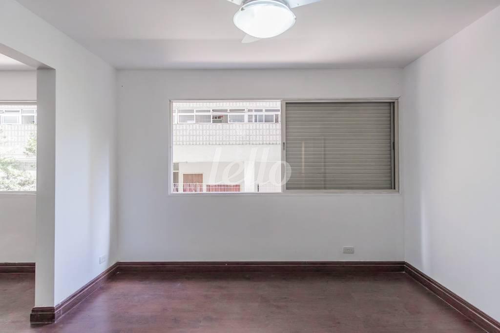 SALA-DORMITÓRIO ABERTO de Apartamento à venda, Padrão com 152 m², 3 quartos e 1 vaga em Jardim Paulista - São Paulo