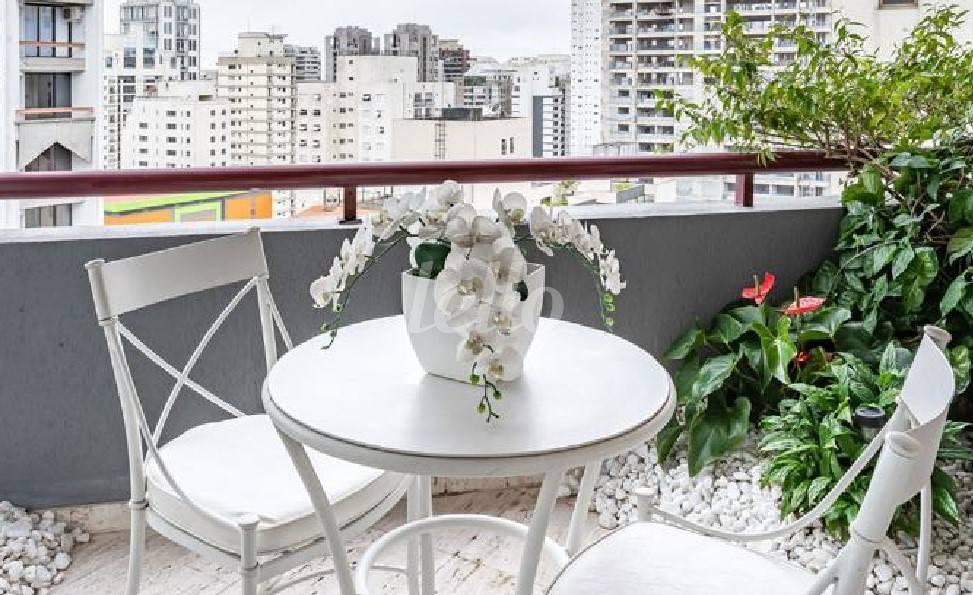 VARANDA de Apartamento à venda, Padrão com 106 m², 3 quartos e 2 vagas em Indianópolis - São Paulo