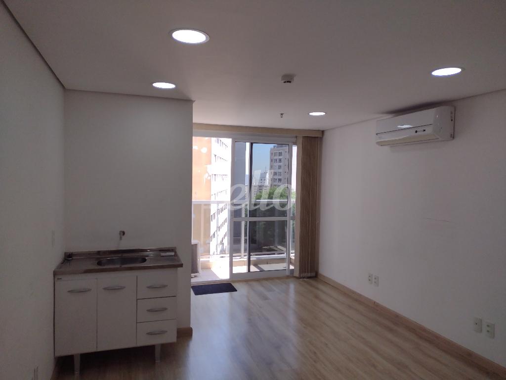 SALA de Sala / Conjunto para alugar, Padrão com 27 m², e 1 vaga em Aclimação - São Paulo
