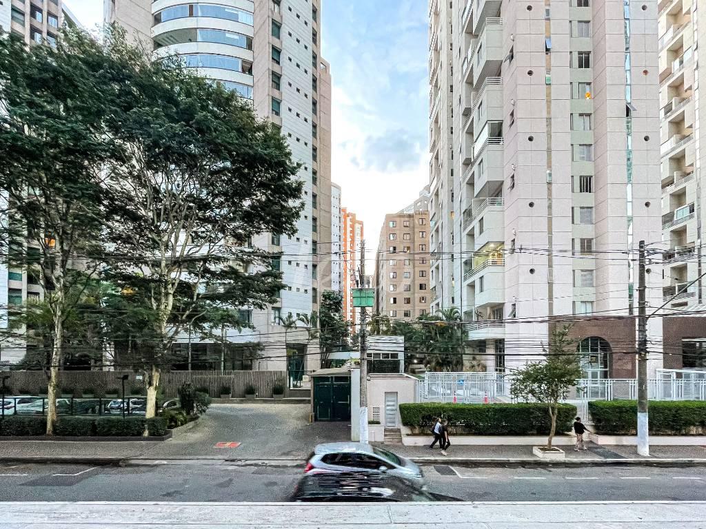 VISTA VARANDA de Apartamento à venda, Padrão com 25 m², 1 quarto e em Indianópolis - São Paulo