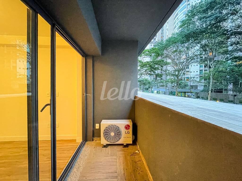 VARANDA de Apartamento à venda, Padrão com 25 m², 1 quarto e em Indianópolis - São Paulo