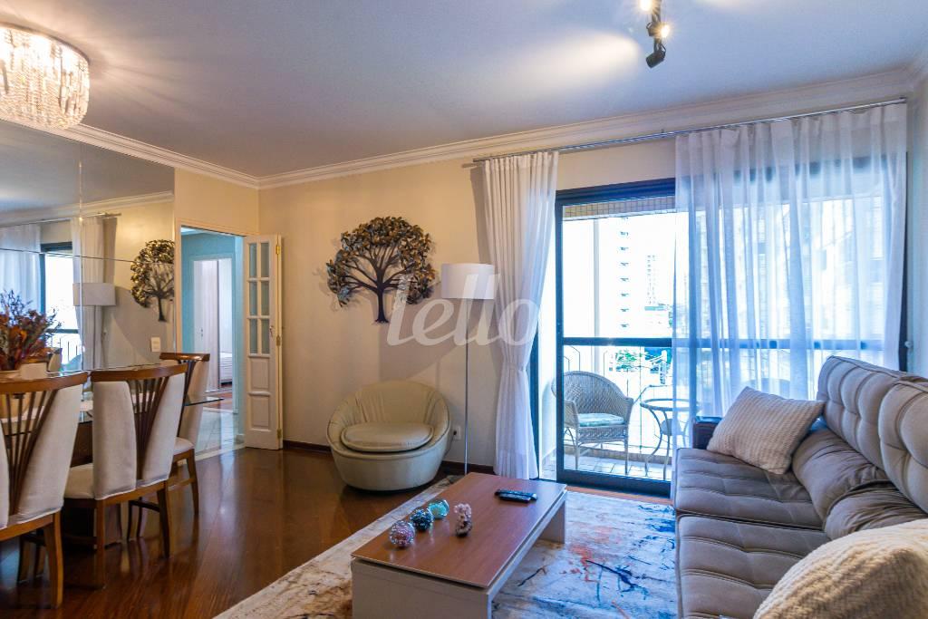 SALA de Apartamento para alugar, Padrão com 106 m², 3 quartos e 2 vagas em Indianópolis - São Paulo