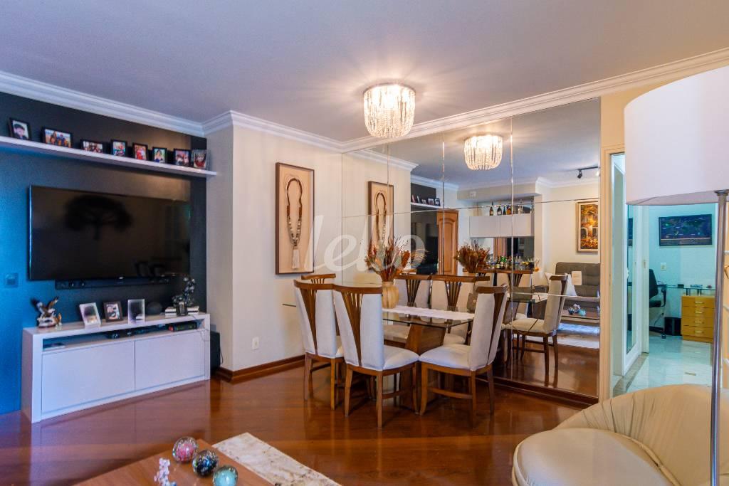 SALA de Apartamento para alugar, Padrão com 106 m², 3 quartos e 2 vagas em Indianópolis - São Paulo