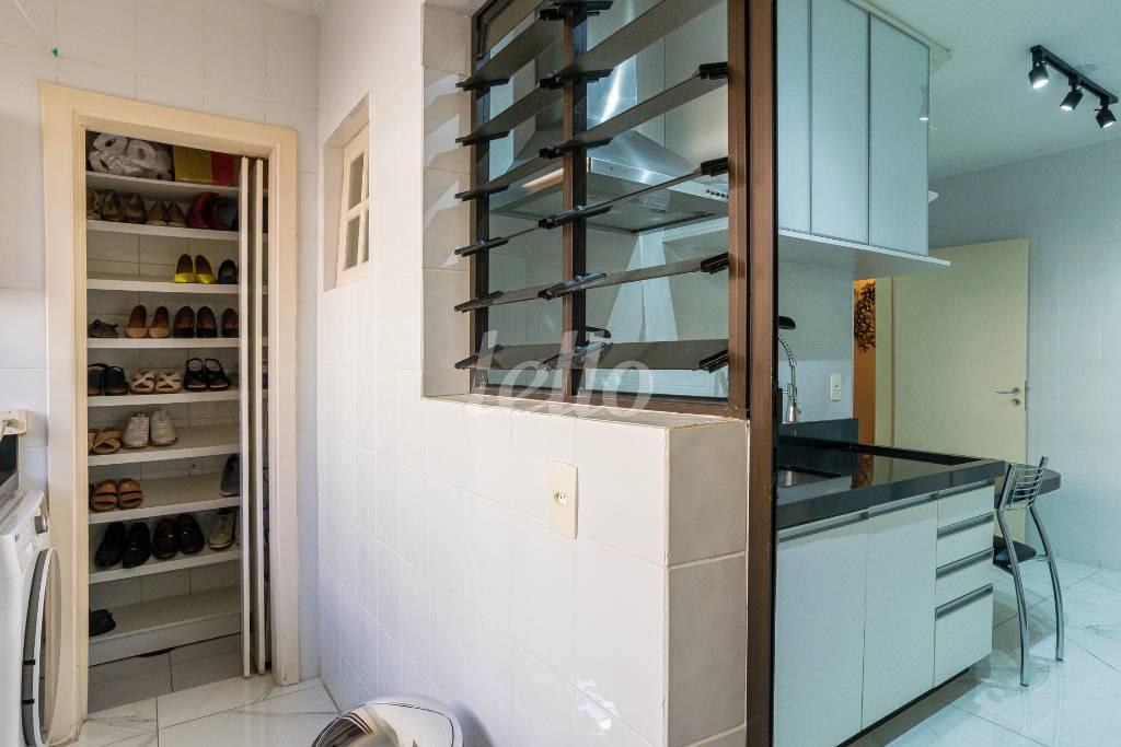 AREA DE SERVIÇO de Apartamento para alugar, Padrão com 106 m², 3 quartos e 2 vagas em Indianópolis - São Paulo