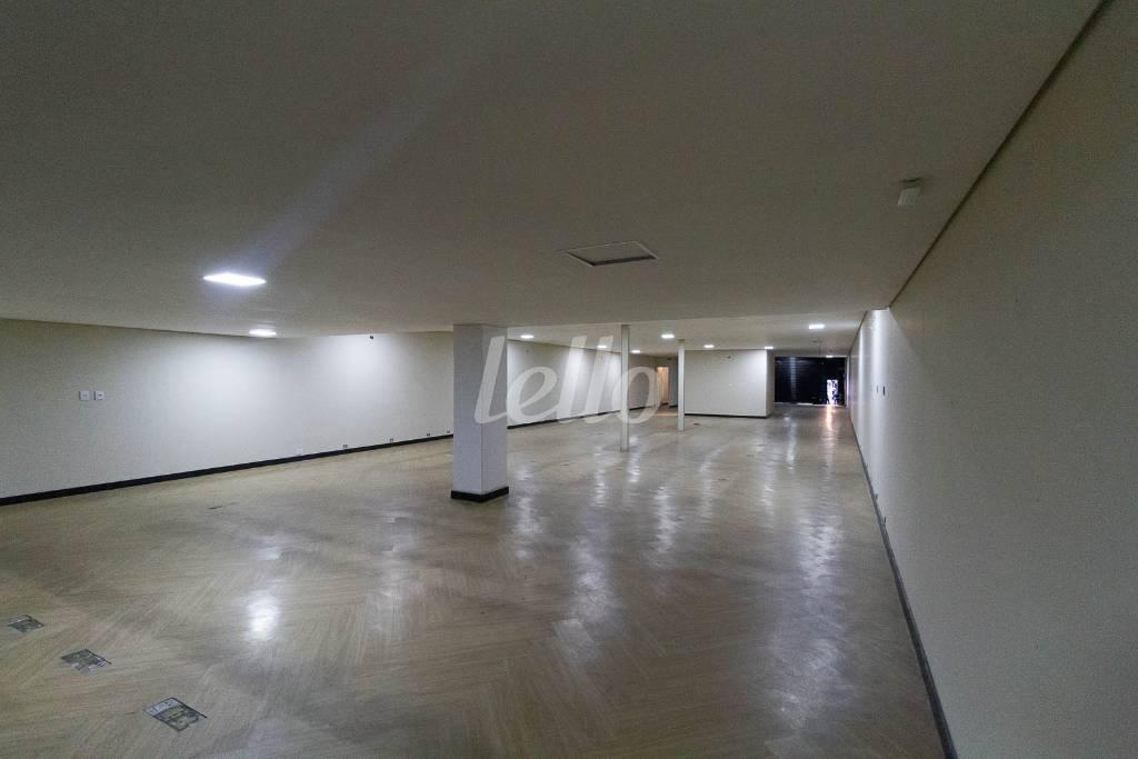 SALÃO de Prédio Comercial para alugar, Monousuário com 742 m², e em Brás - São Paulo