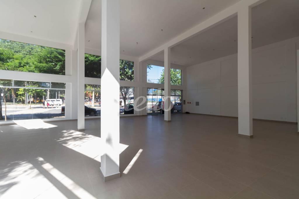 SALÃO de Loja para alugar, Padrão com 230 m², e em Guapira - São Paulo