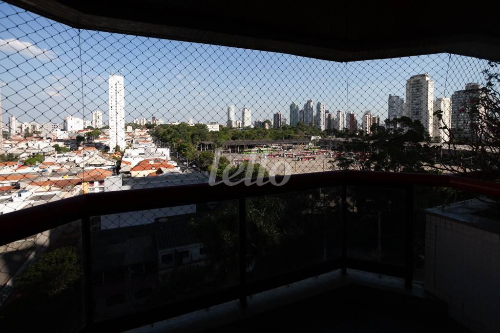 02SACADAVARANDA_002 de Apartamento para alugar, Padrão com 177 m², 4 quartos e 2 vagas em Vila Santo Estevão - São Paulo