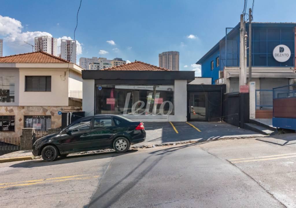 FACHADA de Casa para alugar, sobrado com 340 m², e 3 vagas em Santana - São Paulo