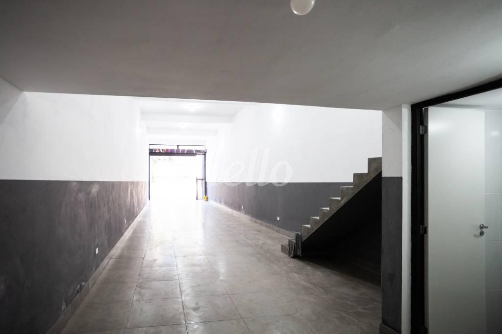 SALA de Galpão/Armazém para alugar, Padrão com 140 m², e 2 vagas em Vila Graciosa - São Paulo