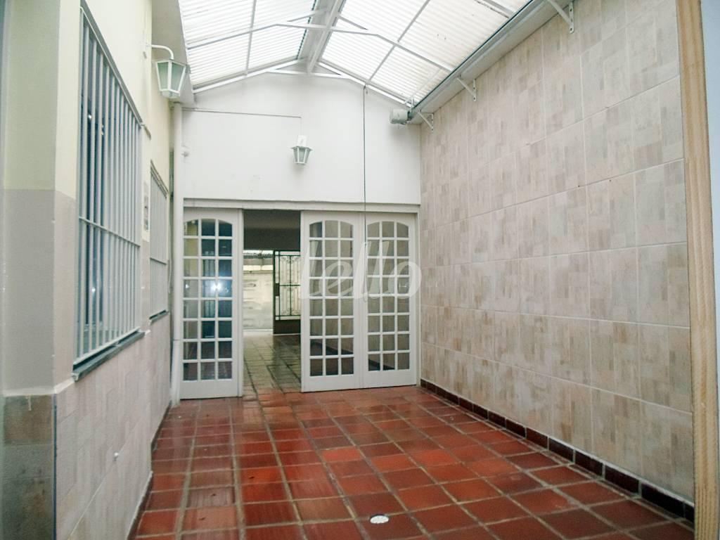 QUINTAL de Casa à venda, sobrado com 161 m², 4 quartos e 3 vagas em Mirandopolis - São Paulo
