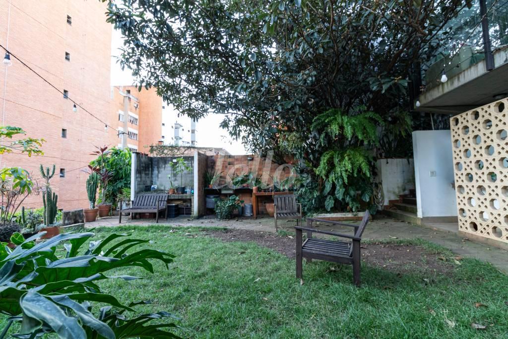 QUINTAL de Casa à venda, sobrado com 210 m², 3 quartos e 1 vaga em Vila Mariana - São Paulo