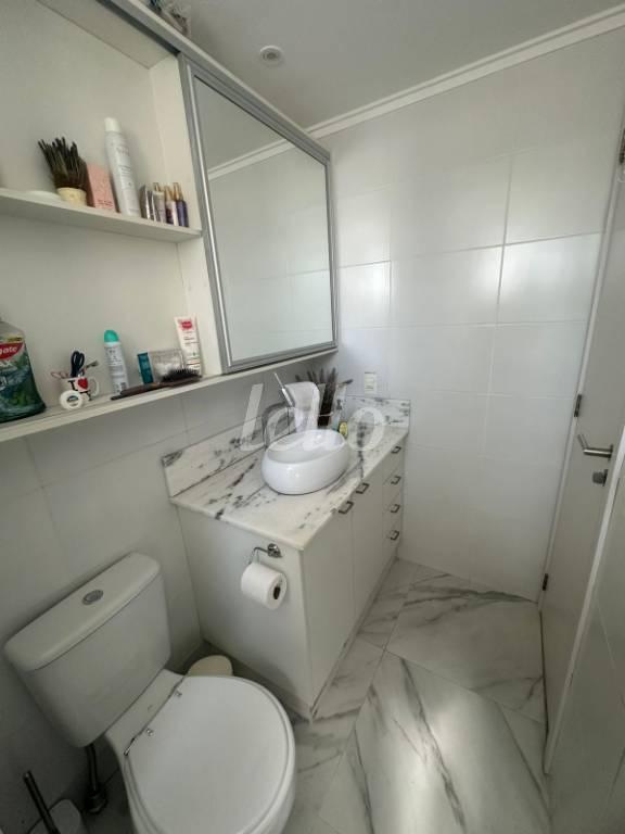 BANHEIRO SUITE de Apartamento para alugar, Padrão com 69 m², 2 quartos e 1 vaga em Chácara Inglesa - São Paulo