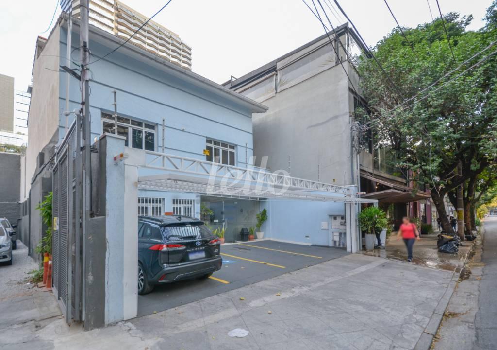 FACHADA de Sobreloja para alugar, Padrão com 100 m², e em Vila Nova Conceição - São Paulo