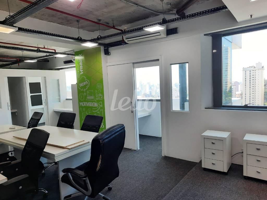 SALA de Sala / Conjunto para alugar, Padrão com 78 m², e em Jardim Paulista - São Paulo