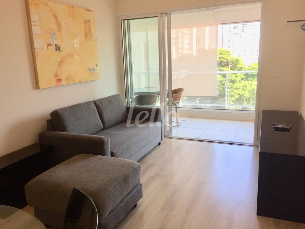 SALA de Apartamento para alugar, Padrão com 50 m², 1 quarto e 1 vaga em Campo Belo - São Paulo