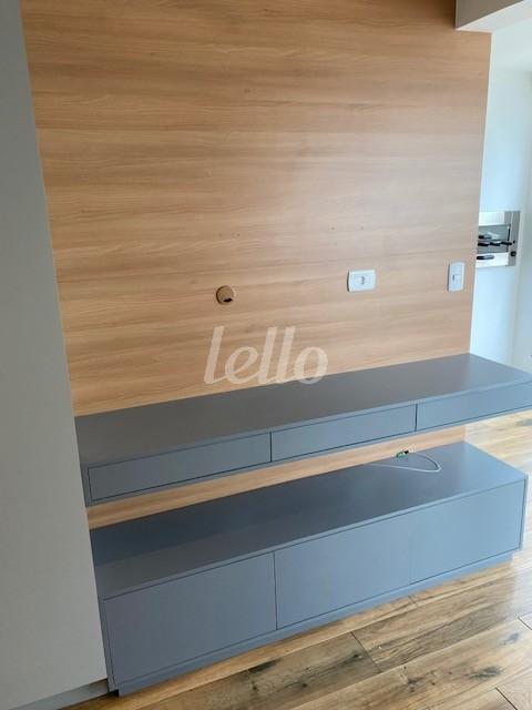 SALA ESTAR - PAINEL TV E RACK de Apartamento à venda, Padrão com 67 m², 2 quartos e 2 vagas em Vila Gumercindo - São Paulo