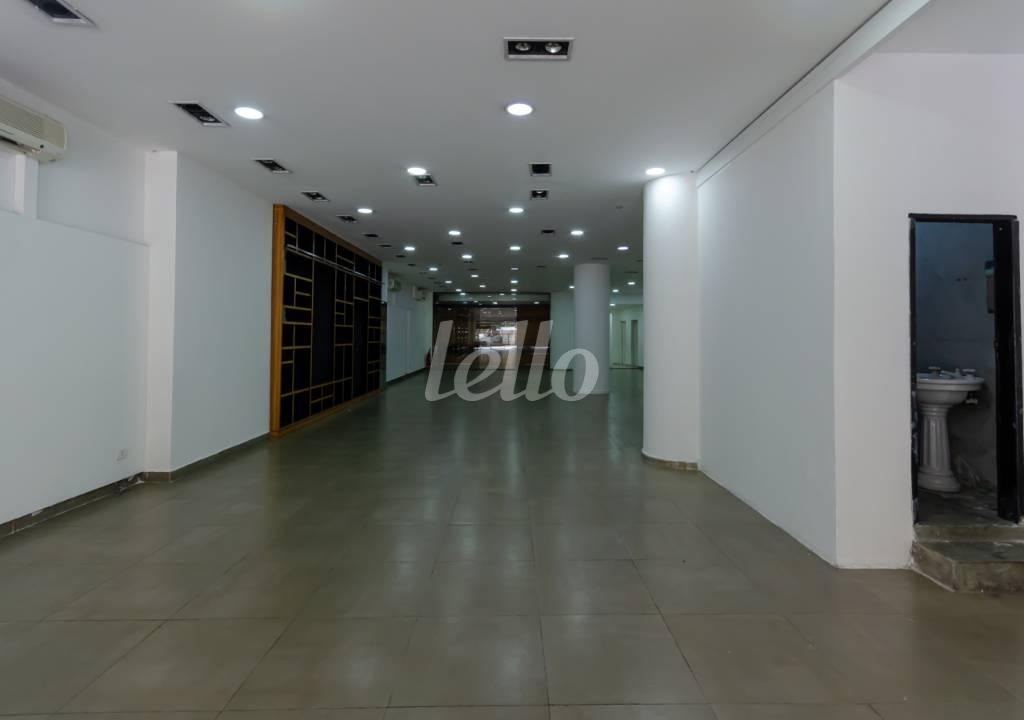 LOJA de Loja para alugar, Padrão com 343 m², e em Centro - Taubaté