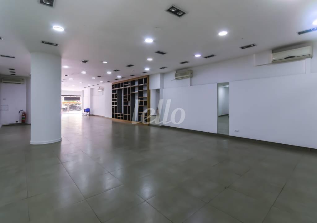 LOJA de Loja para alugar, Padrão com 343 m², e em Centro - Taubaté