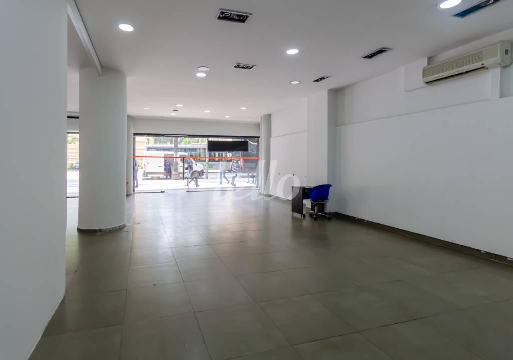 LOJA de Loja para alugar, Padrão com 343 m², e em Centro - Taubaté