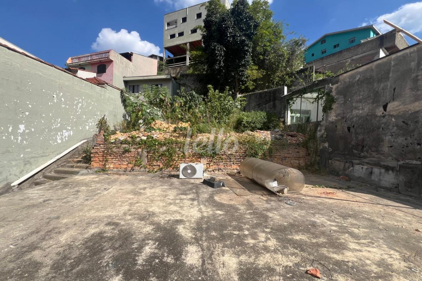 LAGE DAS GARAGENS/TERRENO de Área / Terreno à venda, Padrão com 300 m², e em Vila Anglo Brasileira - São Paulo