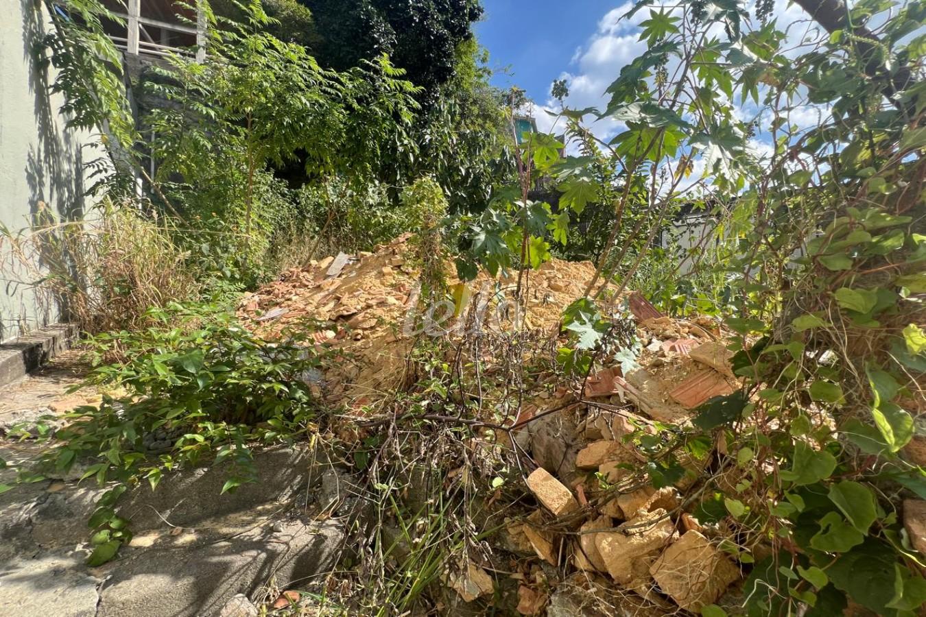 TERRENO de Área / Terreno à venda, Padrão com 300 m², e em Vila Anglo Brasileira - São Paulo