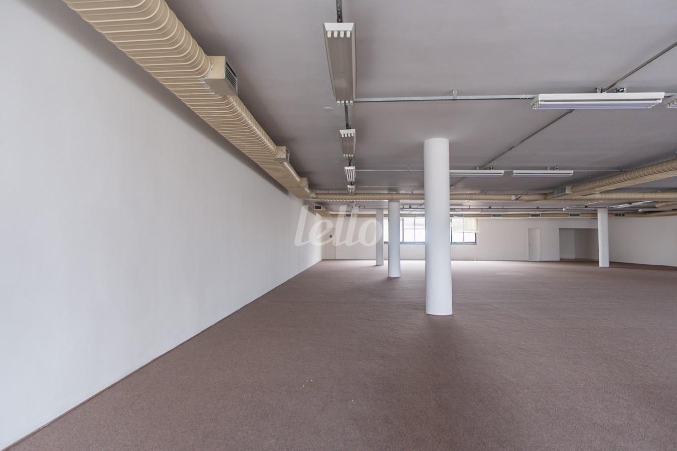 SALA de Sala / Conjunto para alugar, Padrão com 600 m², e em República - São Paulo