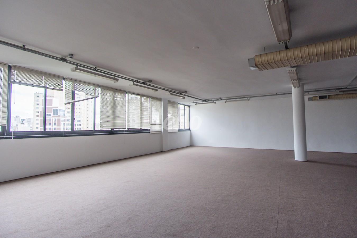 SALA de Sala / Conjunto para alugar, Padrão com 600 m², e em República - São Paulo