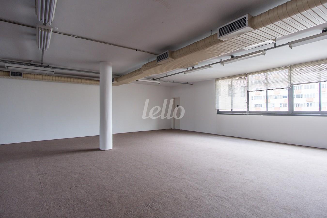 SALA de Sala / Conjunto para alugar, Padrão com 600 m², e em República - São Paulo