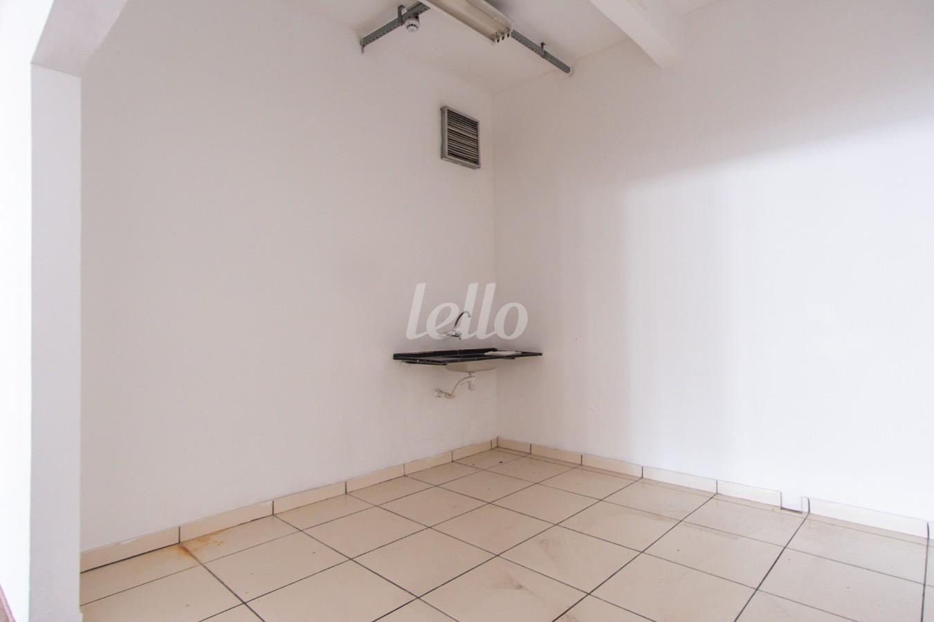 SALA de Sala / Conjunto para alugar, Padrão com 600 m², e em República - São Paulo